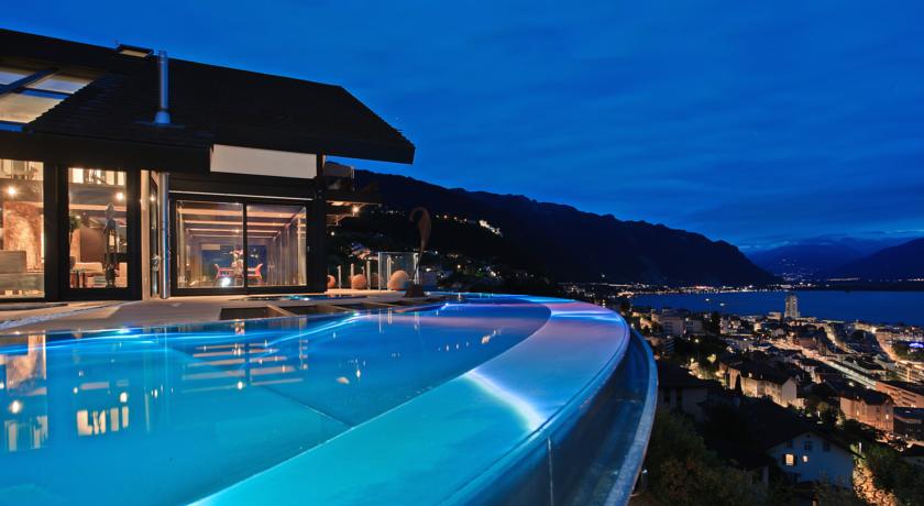 
Montreux Deck
