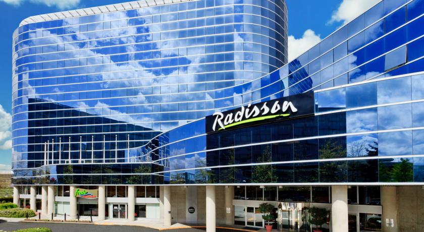 
Radisson Hotel Vancouver Airport
