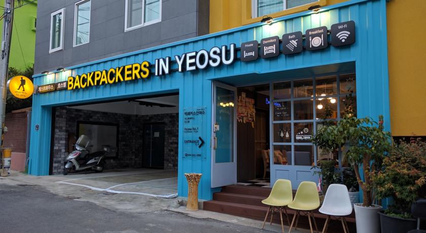 
Backpackers In Yeosu
