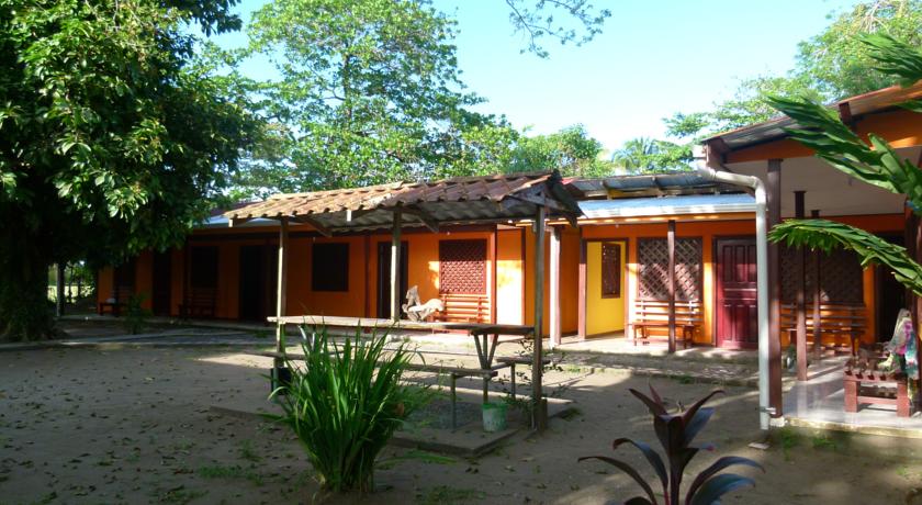 
Aracari Garden Hostel
