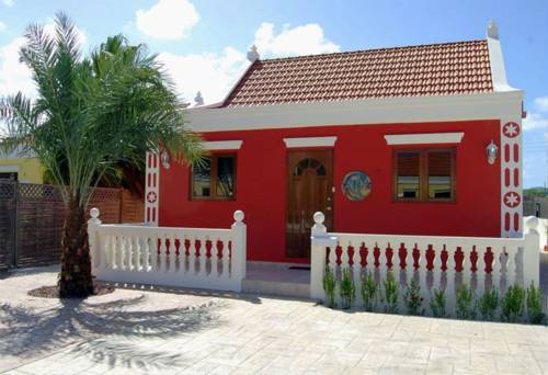 
Red Cunucu Villa With Pool
