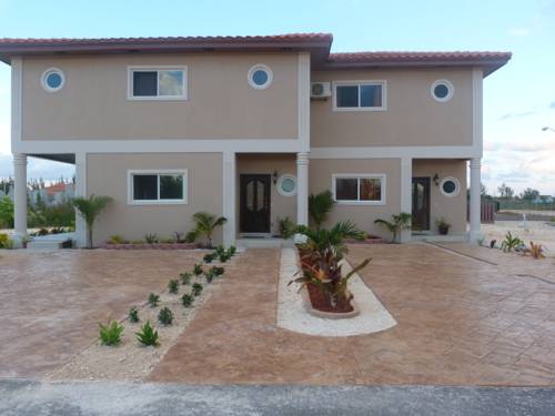 
Two-Bedroom Townhouse near Coral Harbour Beach
