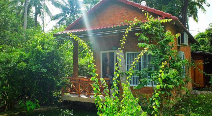 
The Simplest Phu Quoc Village
