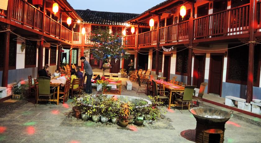 
Yangshuo Dadahutong Families Hotel
